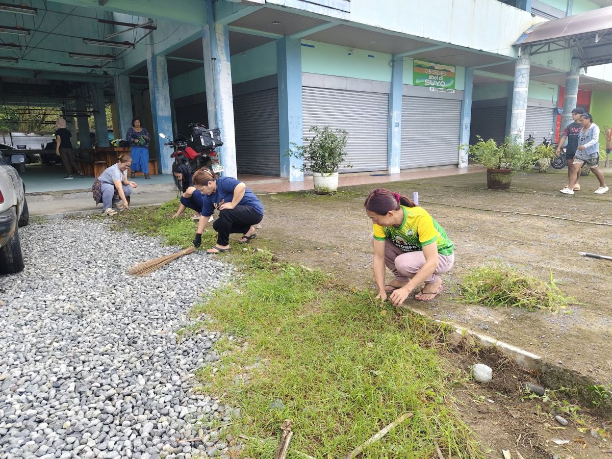 CLEAN-UP DRIVE AT SUYO PUBLIC MARKET - Image 4